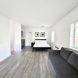 Deluxe Queen Studio